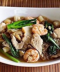 Char Hor Fun With Ginger, Onion & Prawns